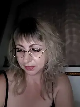 Kitty-MEOWW  live sex cam