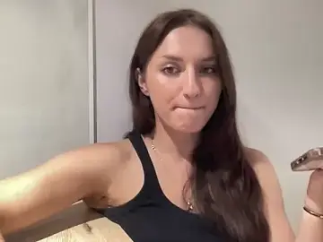 Lorynaa  live sex cam