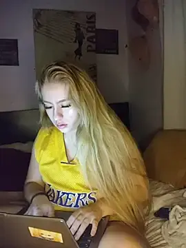 DollPhanie  live sex cam