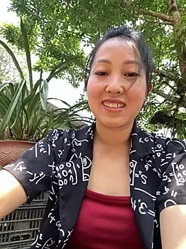 Huonglyna  live sex cam