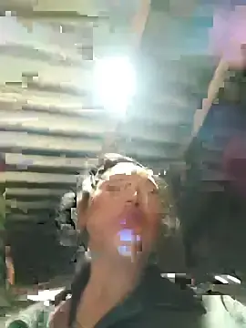Y-eahi  live sex cam