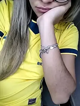 Fofinhaa12  live sex cam