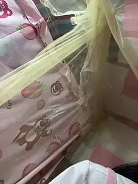 Spying_bird  live sex cam