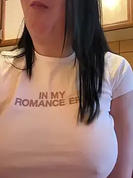 TriumphLove  live sex cam