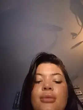 Curveyqueenn  live sex cam