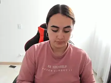 Maryluna95  live sex cam