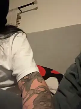 Lightskinnedbaddie  live sex cam