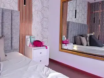 Kariime_Hills  live sex cam