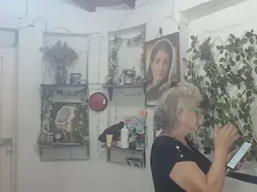 FunnyGrandma  live sex cam