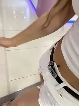 QuitieLia  live sex cam