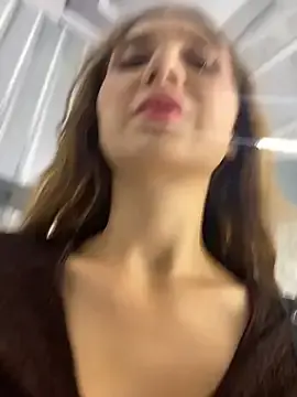 QuitieLia  live sex cam