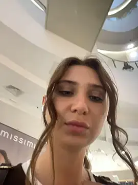 QuitieLia  live sex cam