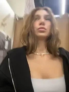 QuitieLia  live sex cam