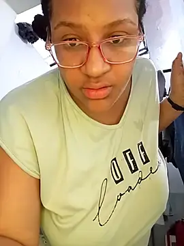 Gigibluee  live sex cam