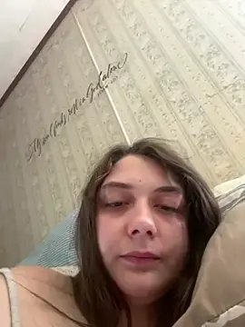 Itzcheyduh  live sex cam