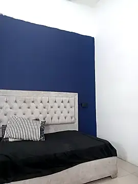 Paris_laurens  live sex cam