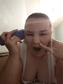 Jullia000  live sex cam