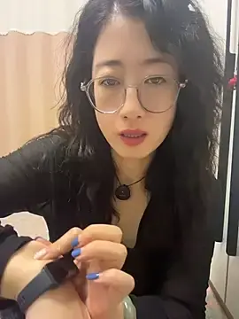 Weiwei103  live sex cam