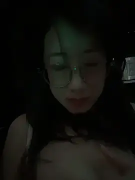 Weiwei103  live sex cam
