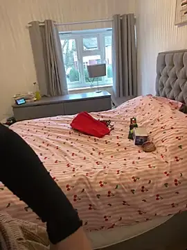 Bustyblondebabe32  live sex cam