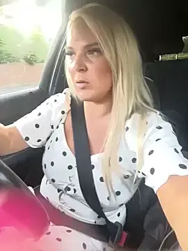 Bustyblondebabe32  live sex cam