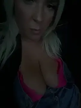 Bustyblondebabe32  live sex cam