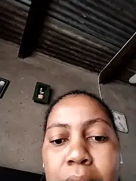 Miniata  live sex cam