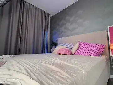 GlossyVixen  live sex cam