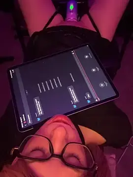 LaciBegs  live sex cam