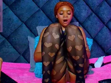 Christinee_brown  live sex cam