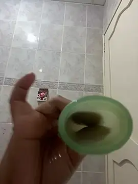 LyraMilano  live sex cam