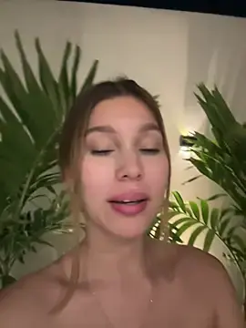 Nikii__  live sex cam