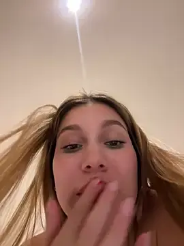 Nikii__  live sex cam