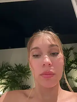 Nikii__  live sex cam