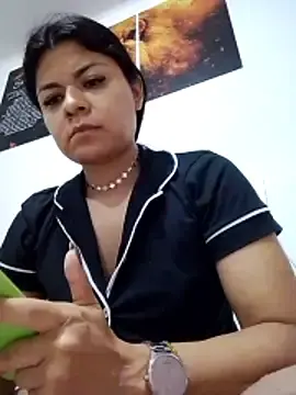Lary8  live sex cam