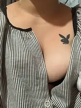 Babygirll2k  live sex cam