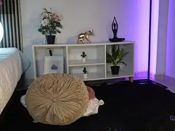 LillyDolls23  live sex cam