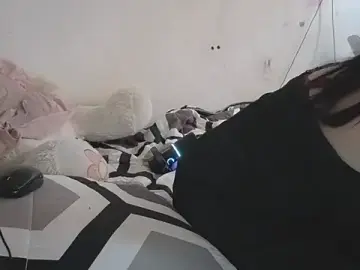 Lucywhite13  live sex cam