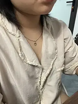 Ellie18  live sex cam