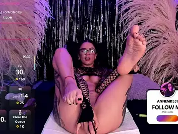 MaryAnneeXOO  live sex cam