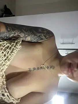 Holyweed28  live sex cam