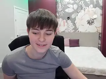 EmiliaYours  live sex cam