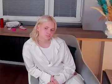 JenGinanni  live sex cam