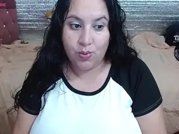 EMILY-NESSA  live sex cam