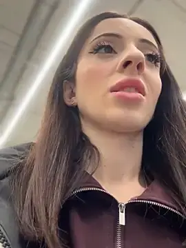 Iwantyuu  live sex cam