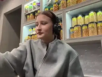 SuzanMoote  live sex cam