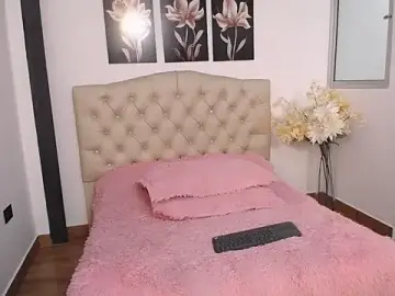 Kitty_f00x  live sex cam