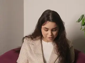 EarleneCaper  live sex cam