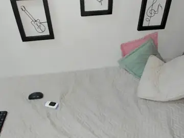 Shaarlott  live sex cam