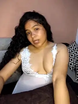 IvannaPolsen  live sex cam